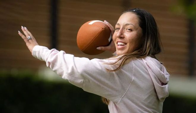 官方：孔蒂当选2025意足球盛典最佳教练，那不勒斯最佳俱乐部